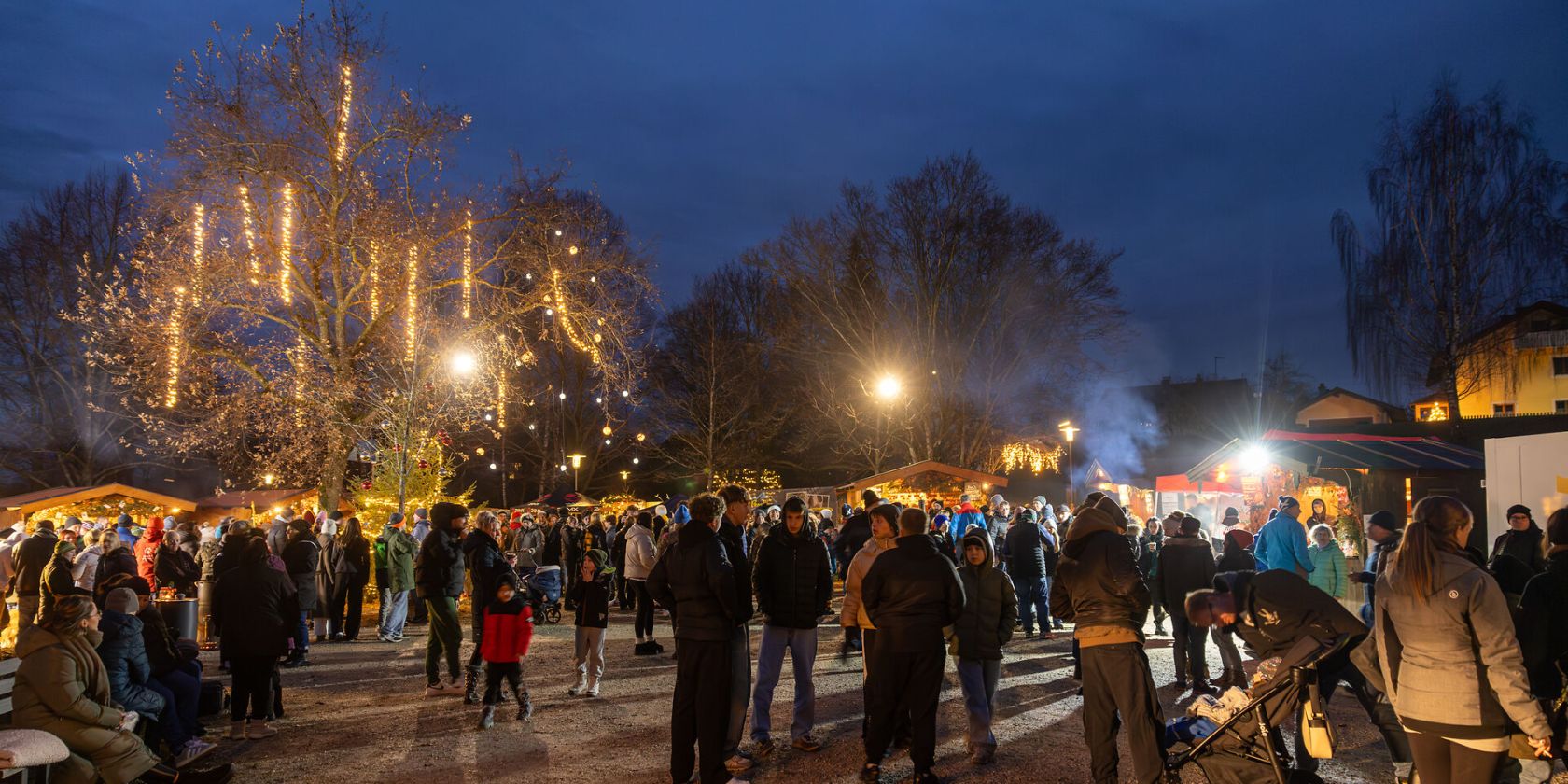 Christkindlmarkt im Kurpark, © Tourist-Info Waginger See / Richard Scheuerecker Christkindlmarkt im Kurpark, © Tourist-Info Waginger See / Richard Scheuerecker