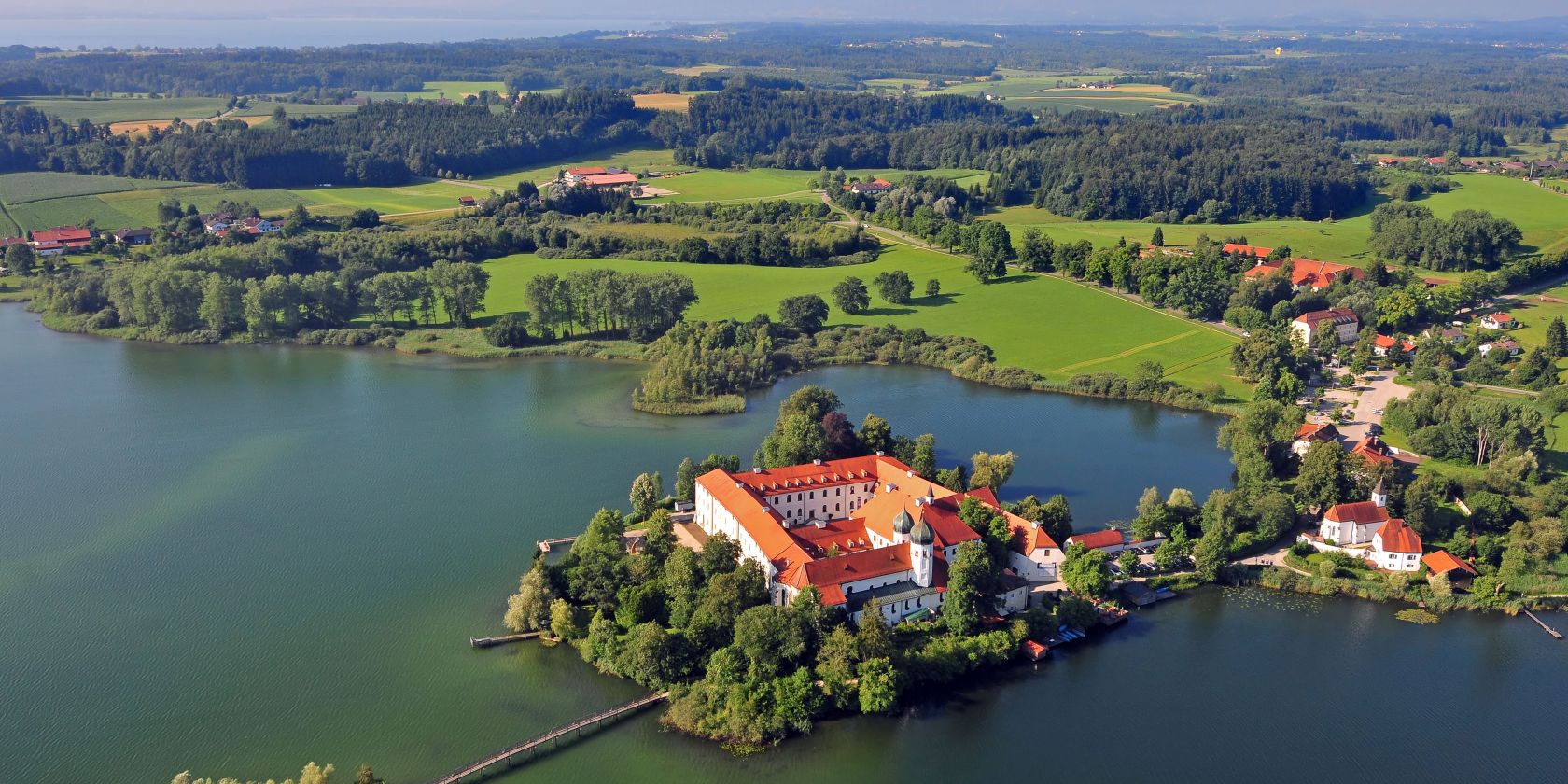 Luftbild_Kloster_Seeon_Tanja_Ghirardini, © Tanja Ghirardini Luftbild_Kloster_Seeon_Tanja_Ghirardini, © Tanja Ghirardini