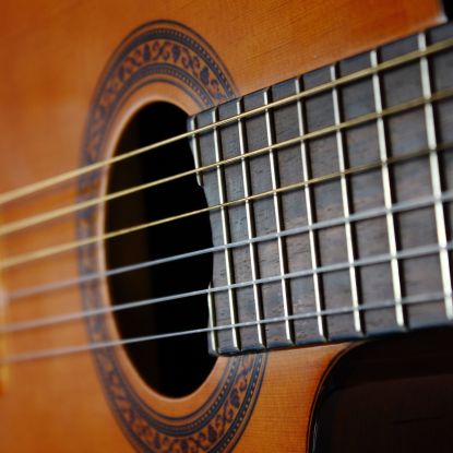 Gitarre für Einsteiger/innen - Liedbegleitung Gitarre für Einsteiger/innen - Liedbegleitung