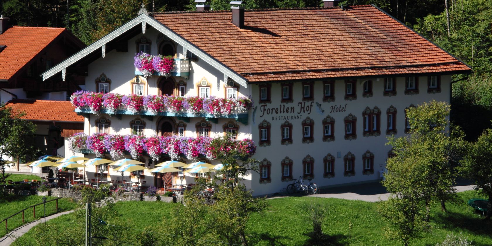 hausansicht-mit-biergarten hausansicht-mit-biergarten