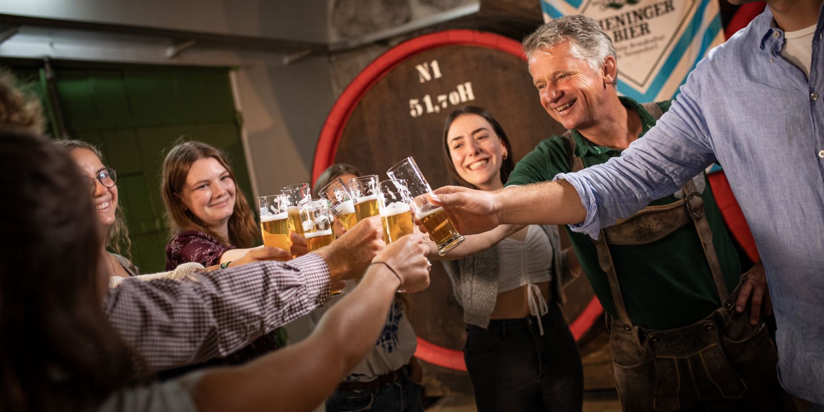 Brauerei-Erlebnis-Wieninger-Anstoßen, © Privatbrauerei M.C. Wieninger Brauerei-Erlebnis-Wieninger-Anstoßen, © Privatbrauerei M.C. Wieninger