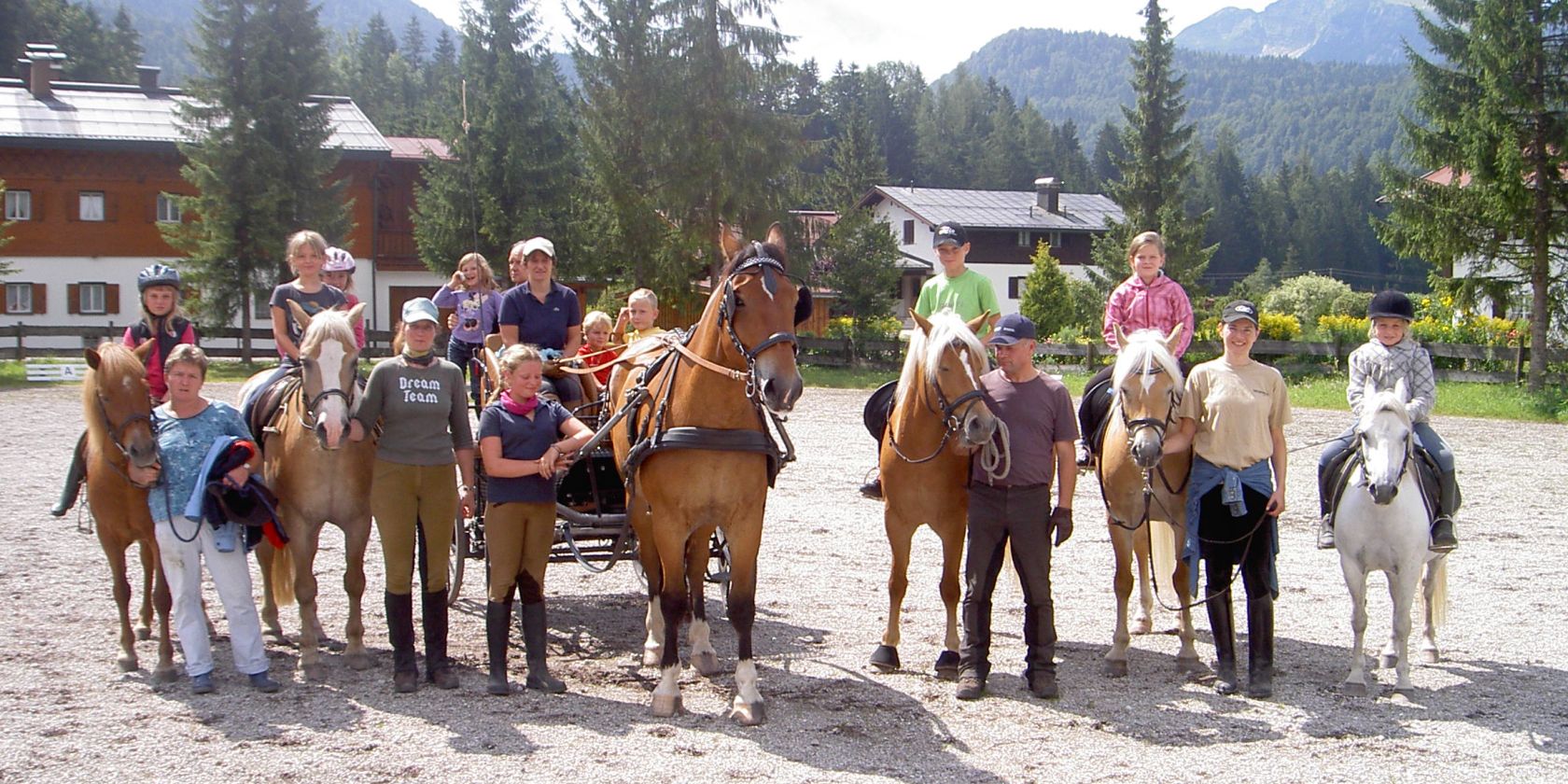 Kinder beim Ponyreiten "Beim Draxl", © Beim Draxl - Heistracher Kinder beim Ponyreiten "Beim Draxl", © Beim Draxl - Heistracher