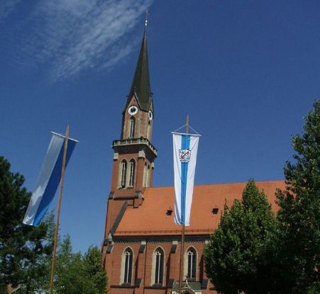 1kirchemitfahnen_1