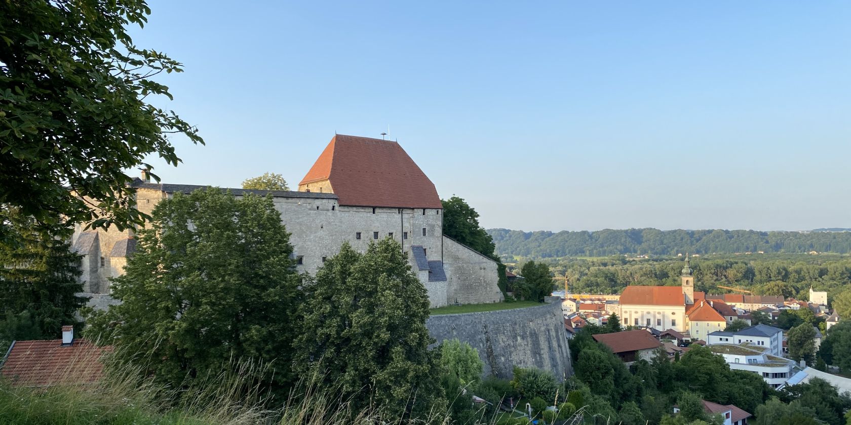 Burg Tittmoning_Abend, &copy; Stadt Tittmoning