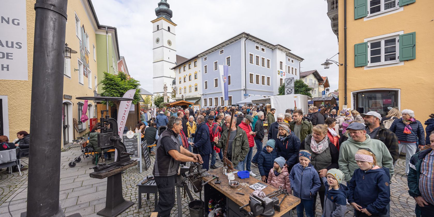 Bauern- und Handwerkermarkt Waging am See, &copy; Tourist-Info Waginger See / Richard Scheuerecker