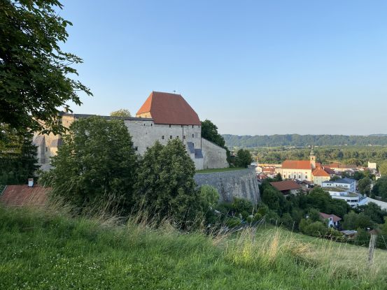 Burg Tittmoning_Abend, &copy; Stadt Tittmoning